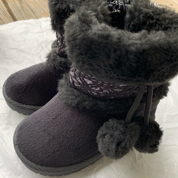 Other - GUC Girl's Pom Pom Black Silver Glitter Snow Boots